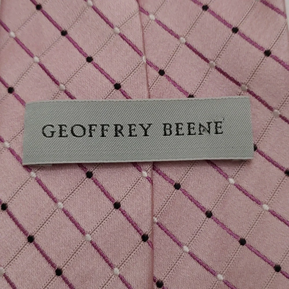 Geoffrey Beene Men's  100% Silk Neck Tie